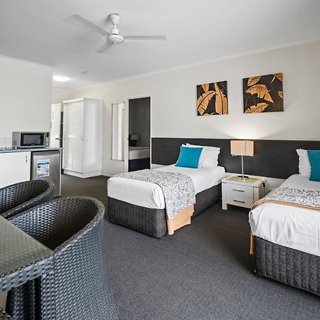 Colonial Palms Motor Inn Airlie Beach Dış mekan fotoğraf