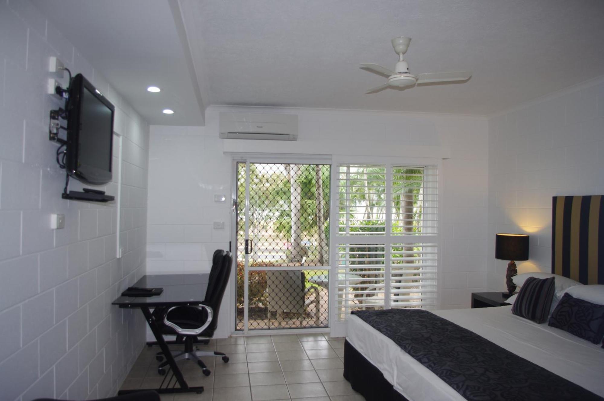 Colonial Palms Motor Inn Airlie Beach Dış mekan fotoğraf