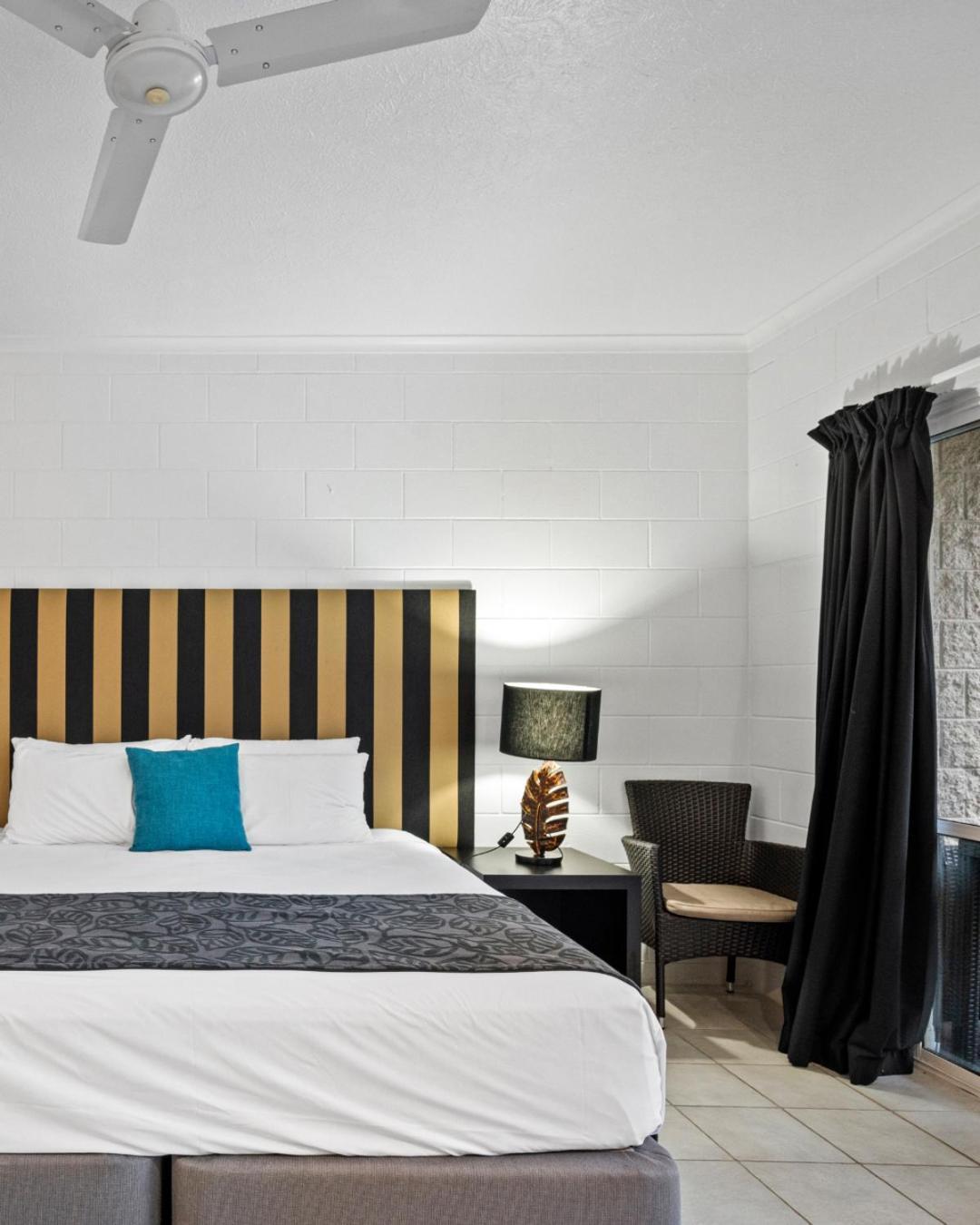 Colonial Palms Motor Inn Airlie Beach Dış mekan fotoğraf