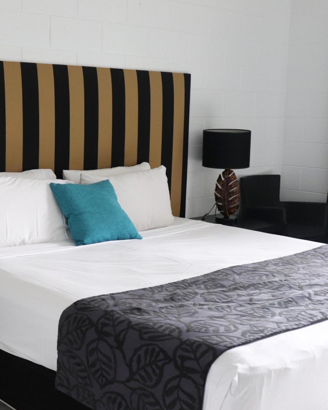 Colonial Palms Motor Inn Airlie Beach Dış mekan fotoğraf