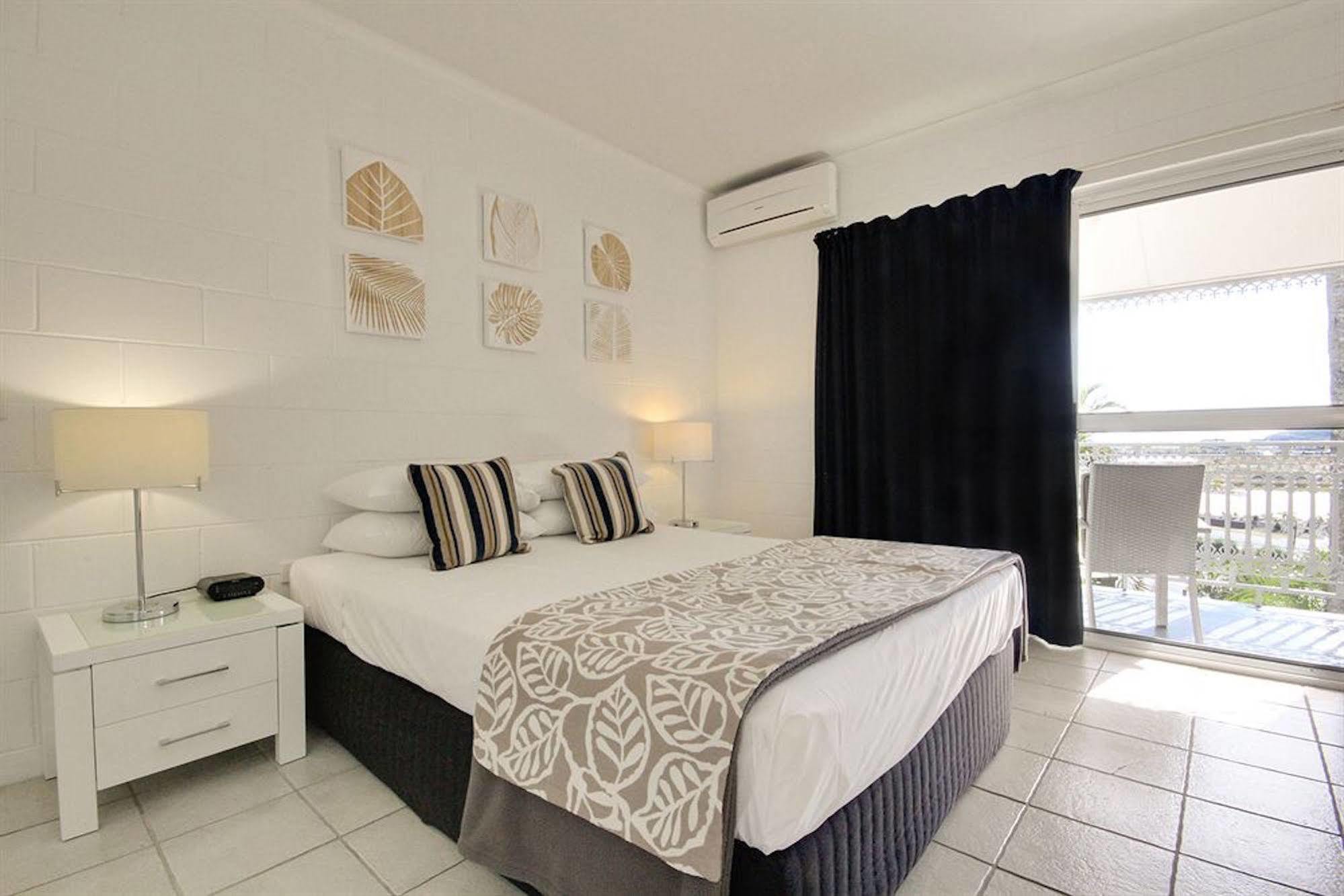 Colonial Palms Motor Inn Airlie Beach Dış mekan fotoğraf